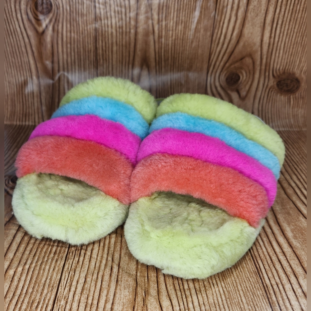 UGG Women's  Fluff‎ Slipper Size 6